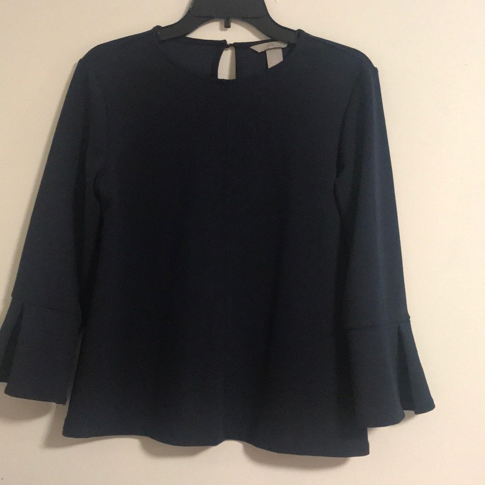 Blouse with small slots at sleeves✨